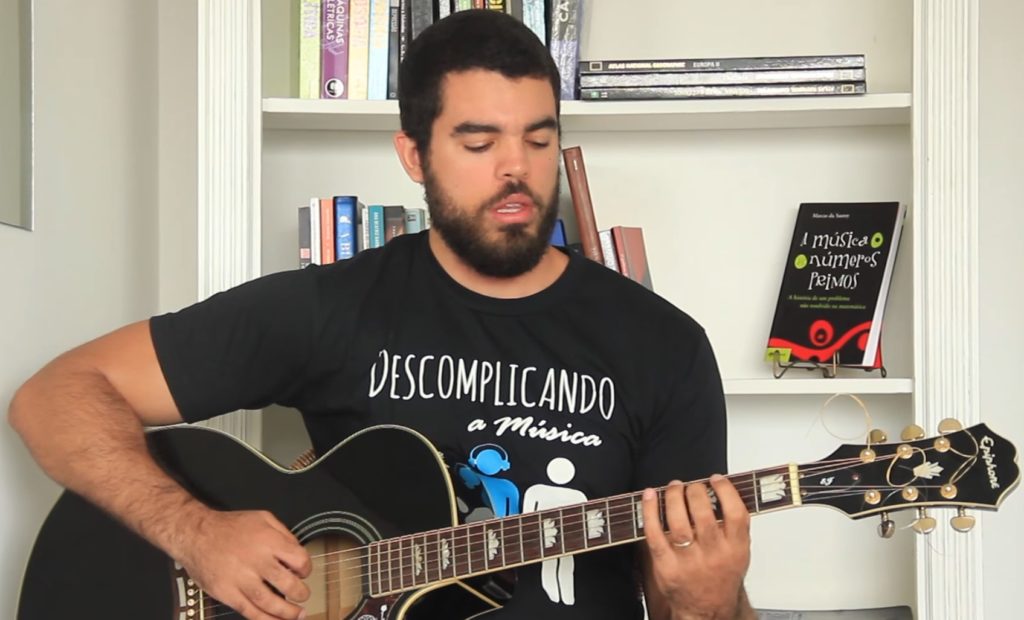 segurando o violao