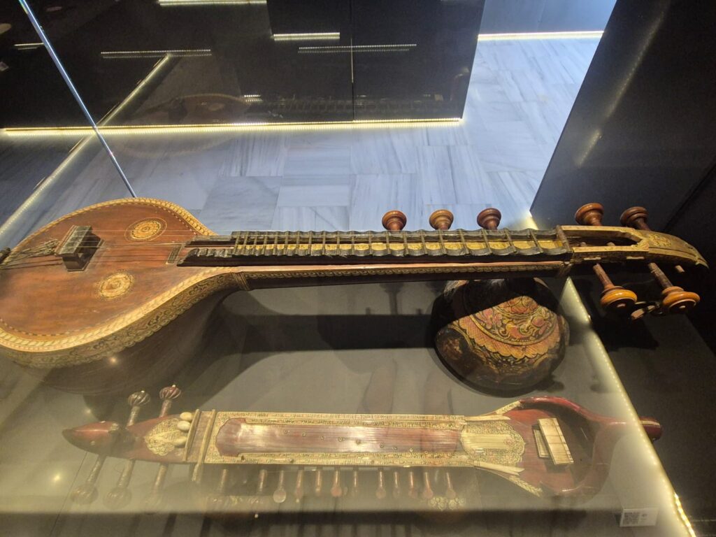 Veena Saraswati - instrumento indiano