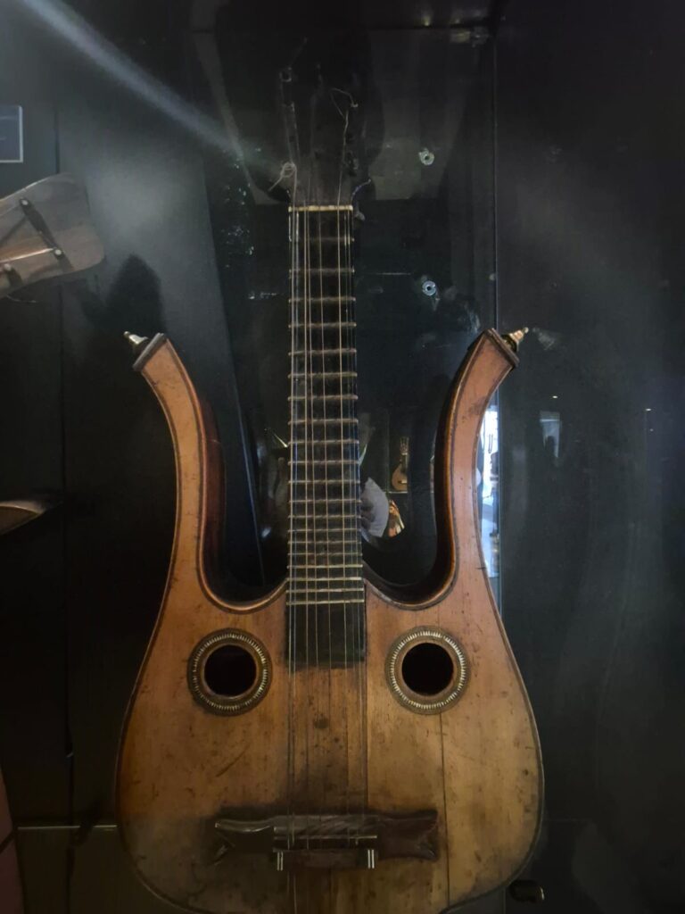 guitarra lira - século XX