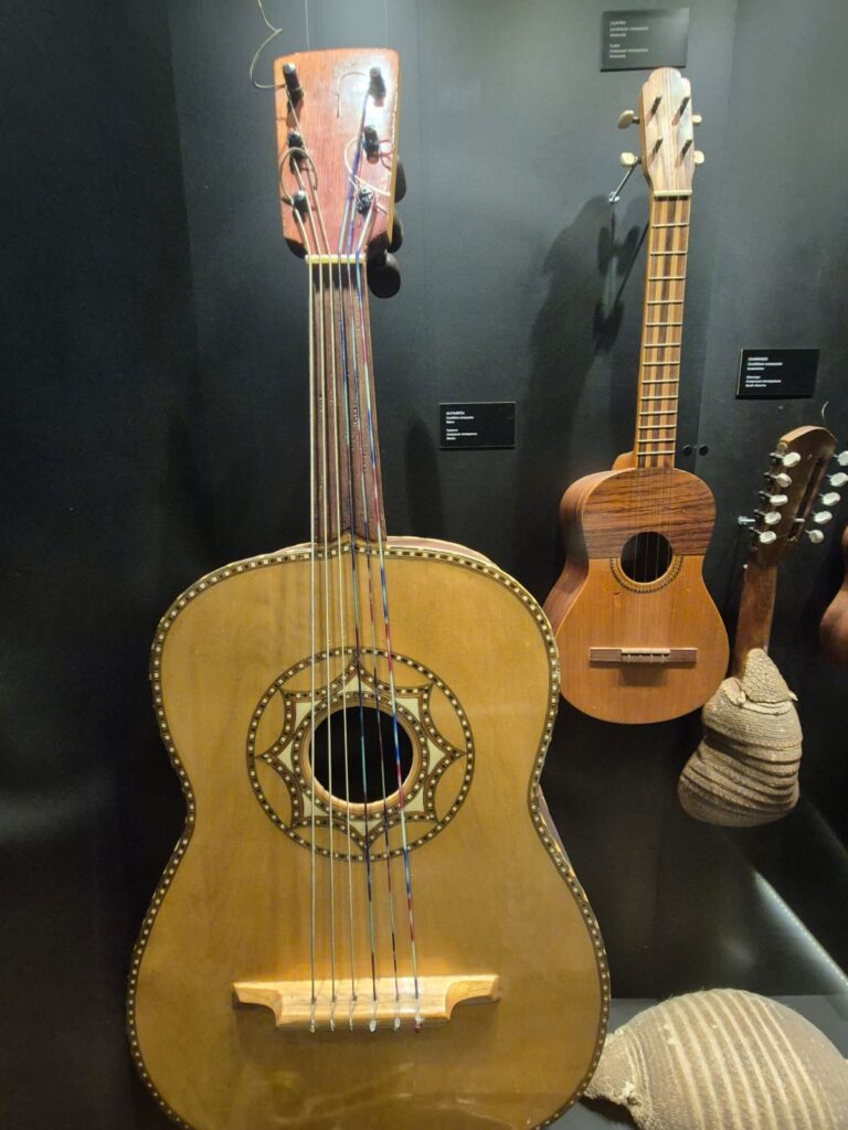 Guitarrón