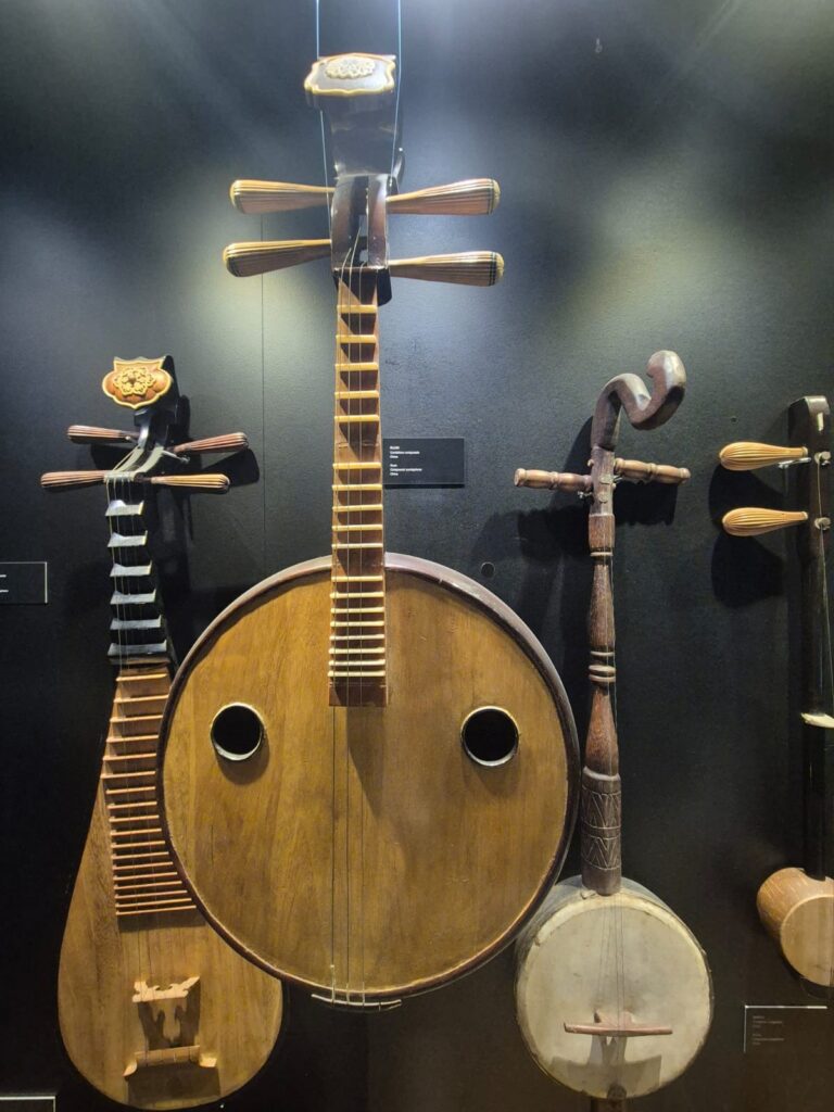 Ruan - alaúde chinês